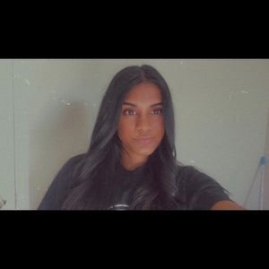 Meet your Posher, Carishma